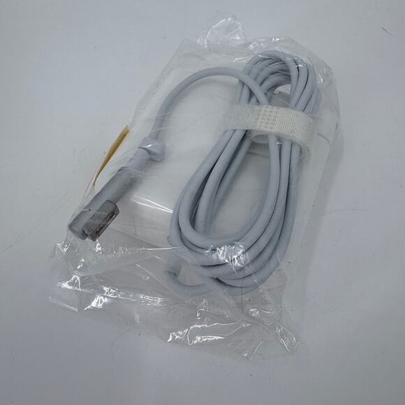 Mac Book Pro Charger - Picture 1 of 6